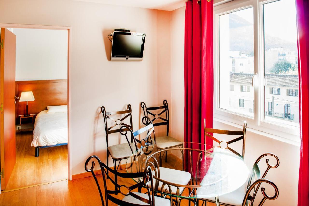 Residence Les Jardins De Lourdes Bagian luar foto